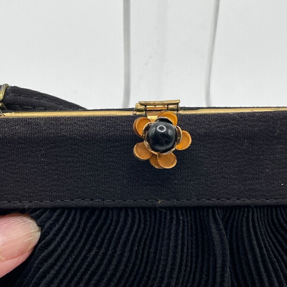 Vintage Pleated Satin Flower Clasp Handled Framed Evening Bag with Coin Purse - Picture 5 of 10